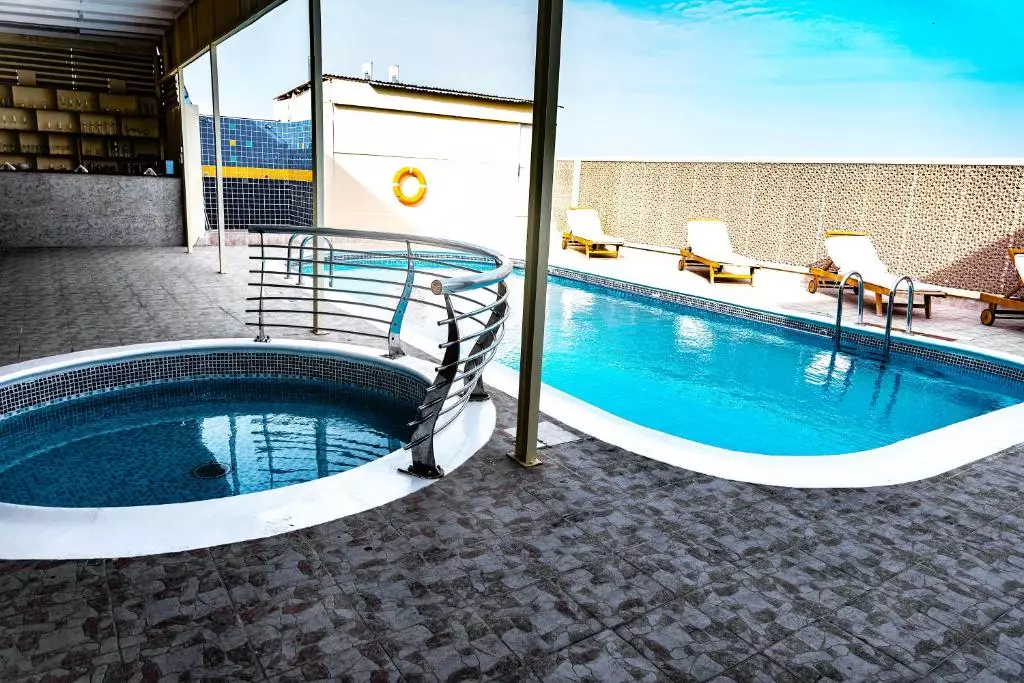 استخر هتل گرند سنترال دبی